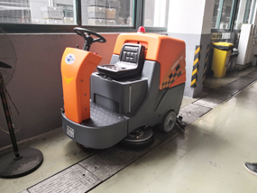 <b>上海某機械公司采購駕駛式洗地機YH-860/36一臺</b>